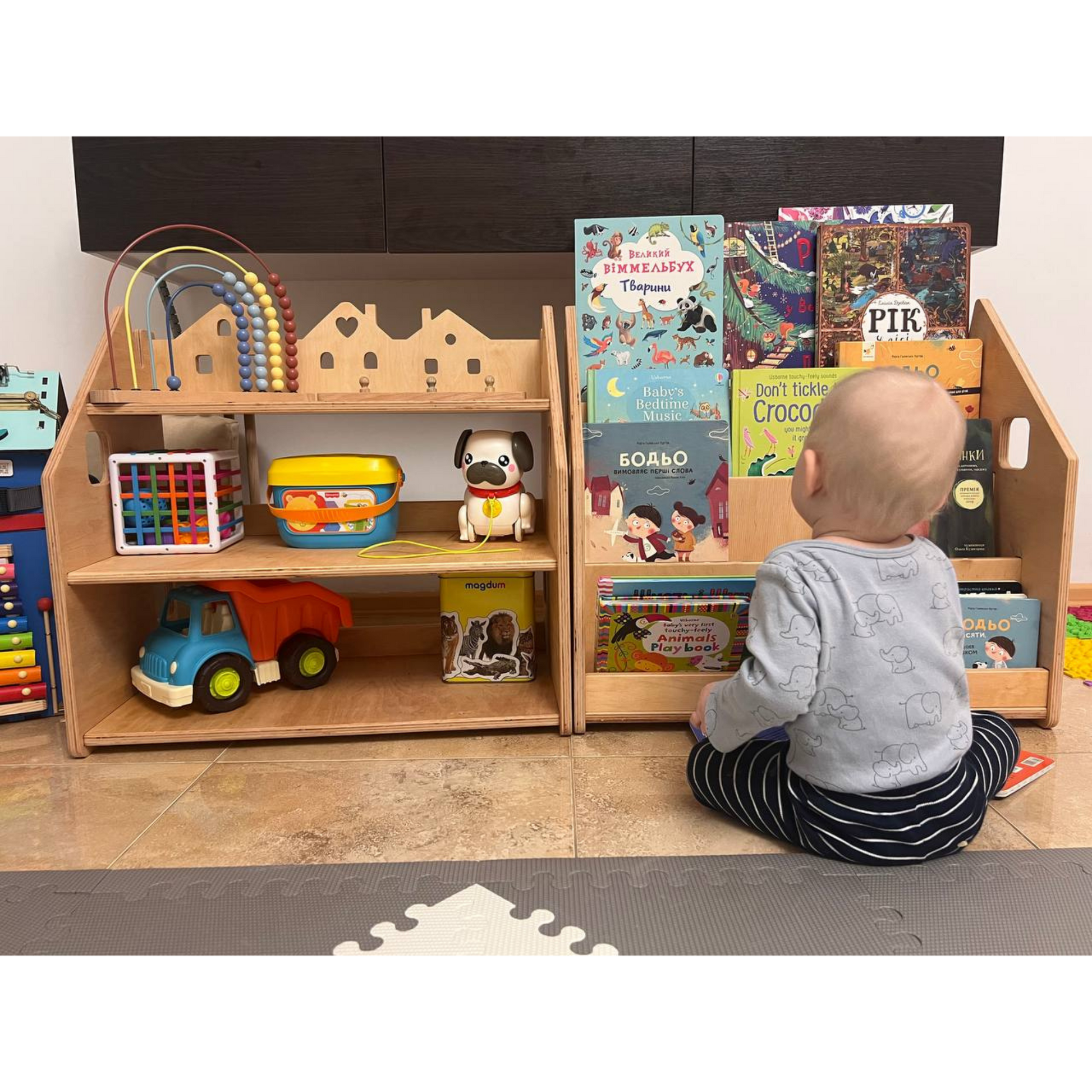 Montessori-Bücherregal und Spielzeugaufbewahrung – Holzmöbel fürs Kinderzimmer