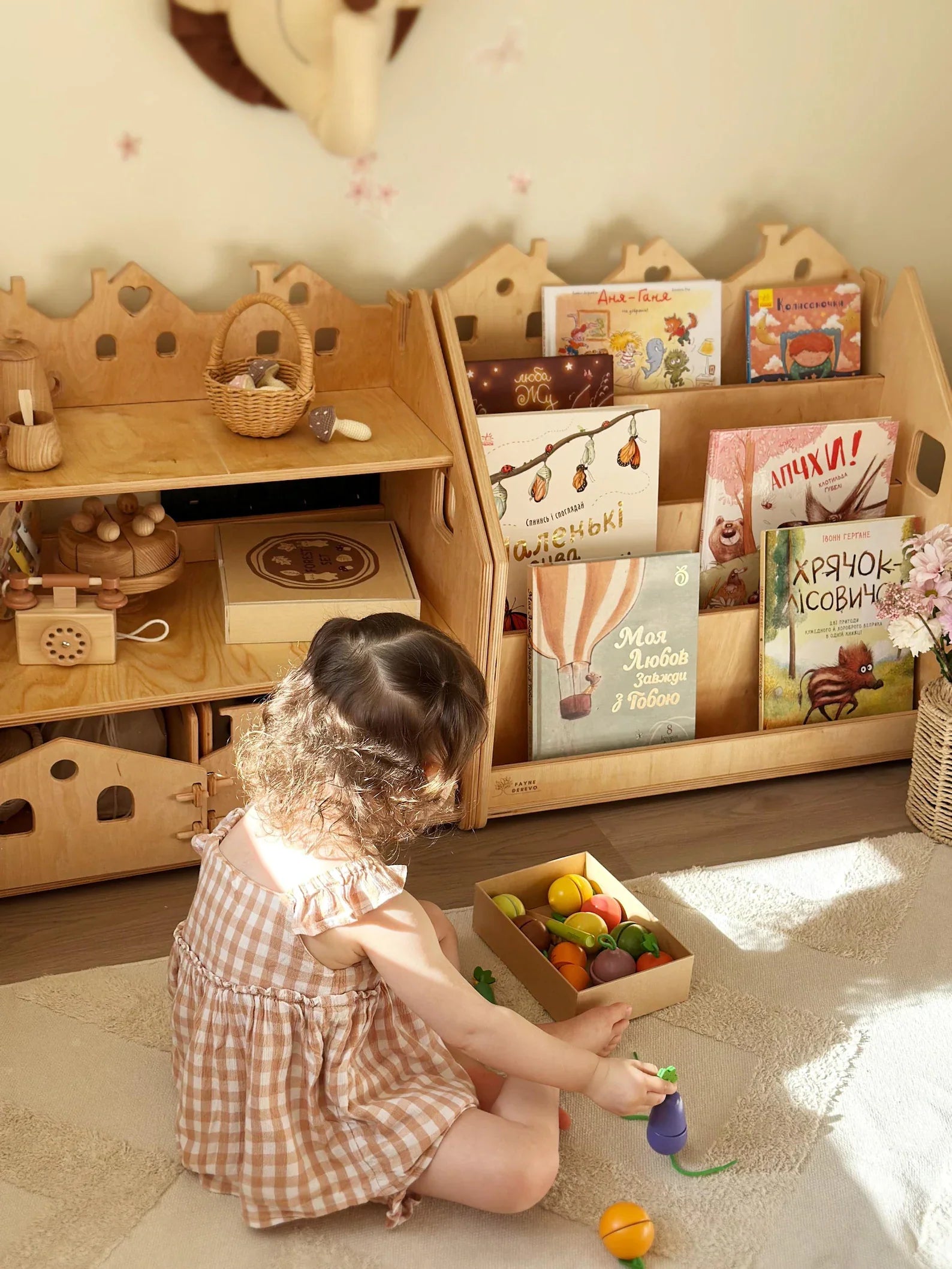 Montessori-Bücherregal und Spielzeugaufbewahrung – Holzmöbel fürs Kinderzimmer